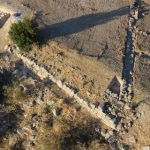 Ολοκληρώθηκε με επιτυχία το διετές ερευνητικό πρόγραμμα The Mycenaean Northeastern Kopais – MYNEKO (2016-2017) στη βόρεια Κωπαϊδα. Στο πλαίσιο του προγράμματος πραγματοποιήθηκε συστηματική ανασκαφική έρευνα στις νησίδες Άγιος Ιωάννης και Πύργος-Αγία Μαρίνα στον βορειοανατολικό μυχό της λίμνης.